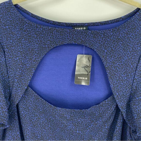 Torrid Women’s Round Neck Cut Out Short Sleeve Peplum Blouse Blue Animal Print 2 - Picture 2 of 4